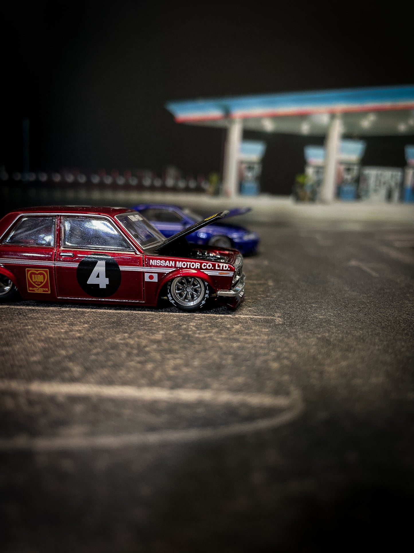Gas Station Night Background 70 x 17,5cm diecast matt diorama