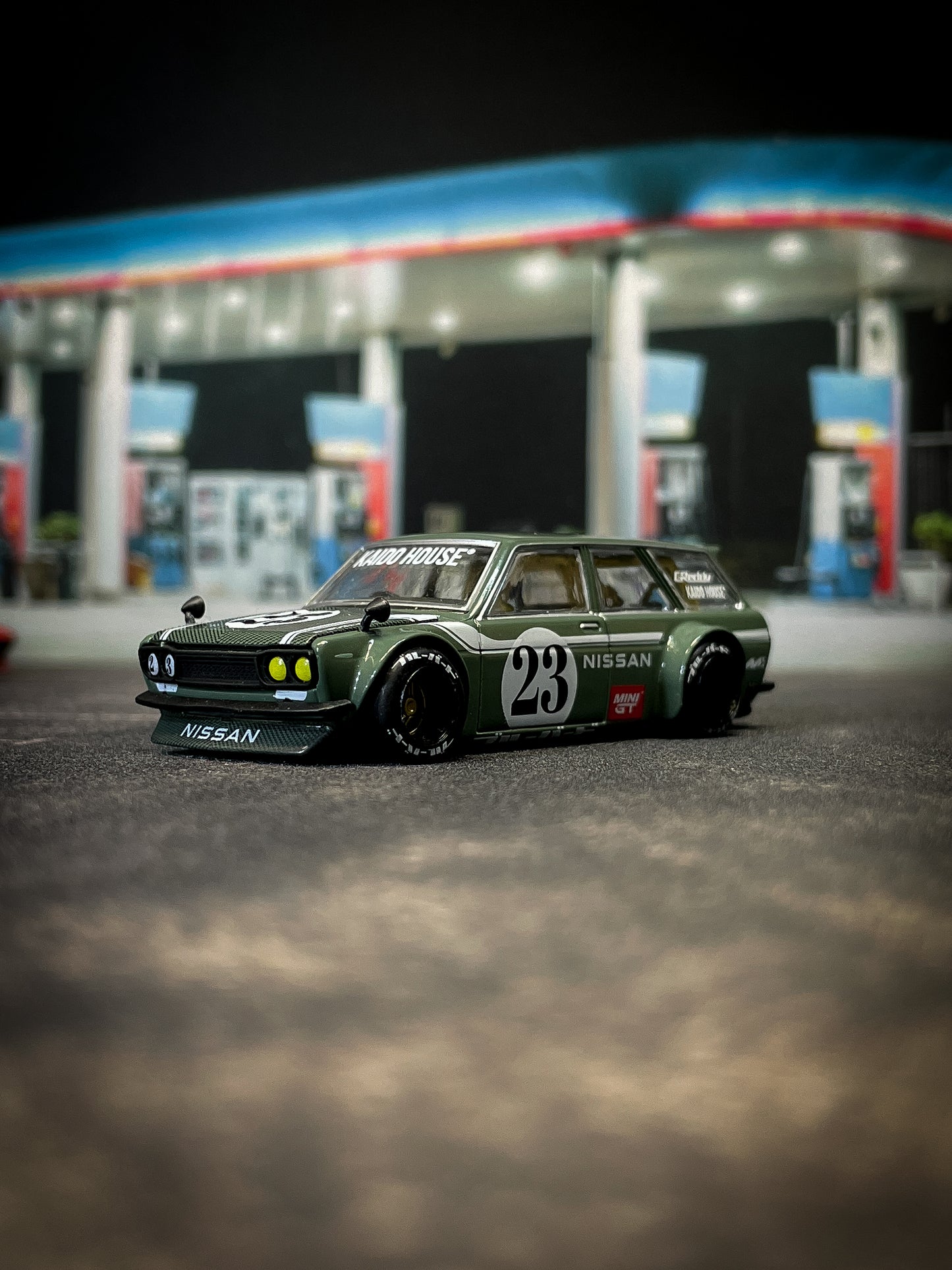 Gas Station Night Background 70 x 17,5cm diecast matt diorama